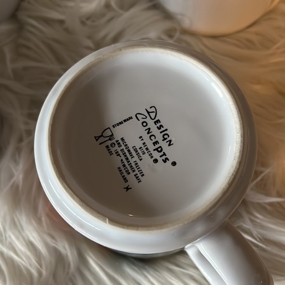 Vintage Set of 4 Design Concepts floral mugs. - Picture 4 of 4